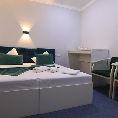 Sharq Hotel Ургенч Екстериор снимка
