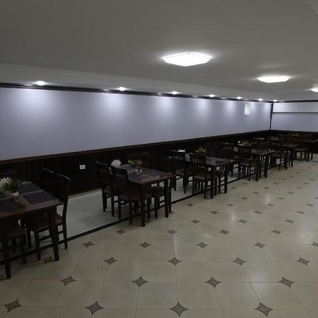 Sharq Hotel Ургенч Екстериор снимка