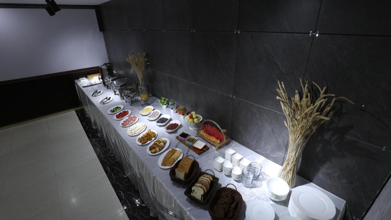 Sharq Hotel Ургенч Екстериор снимка