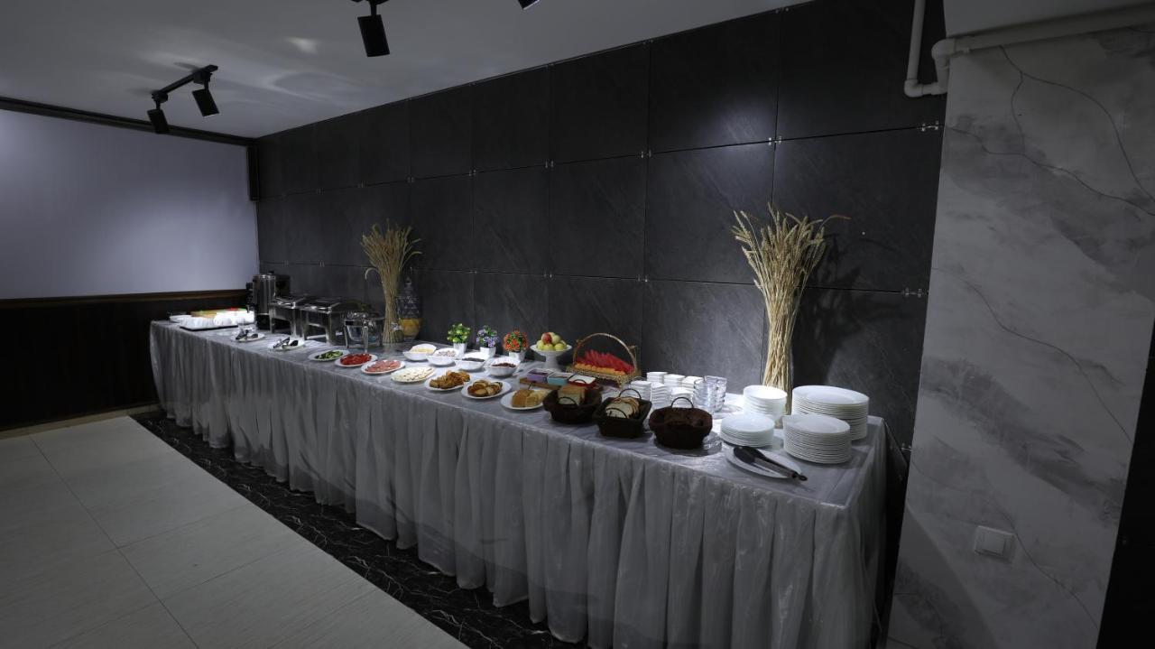 Sharq Hotel Ургенч Екстериор снимка