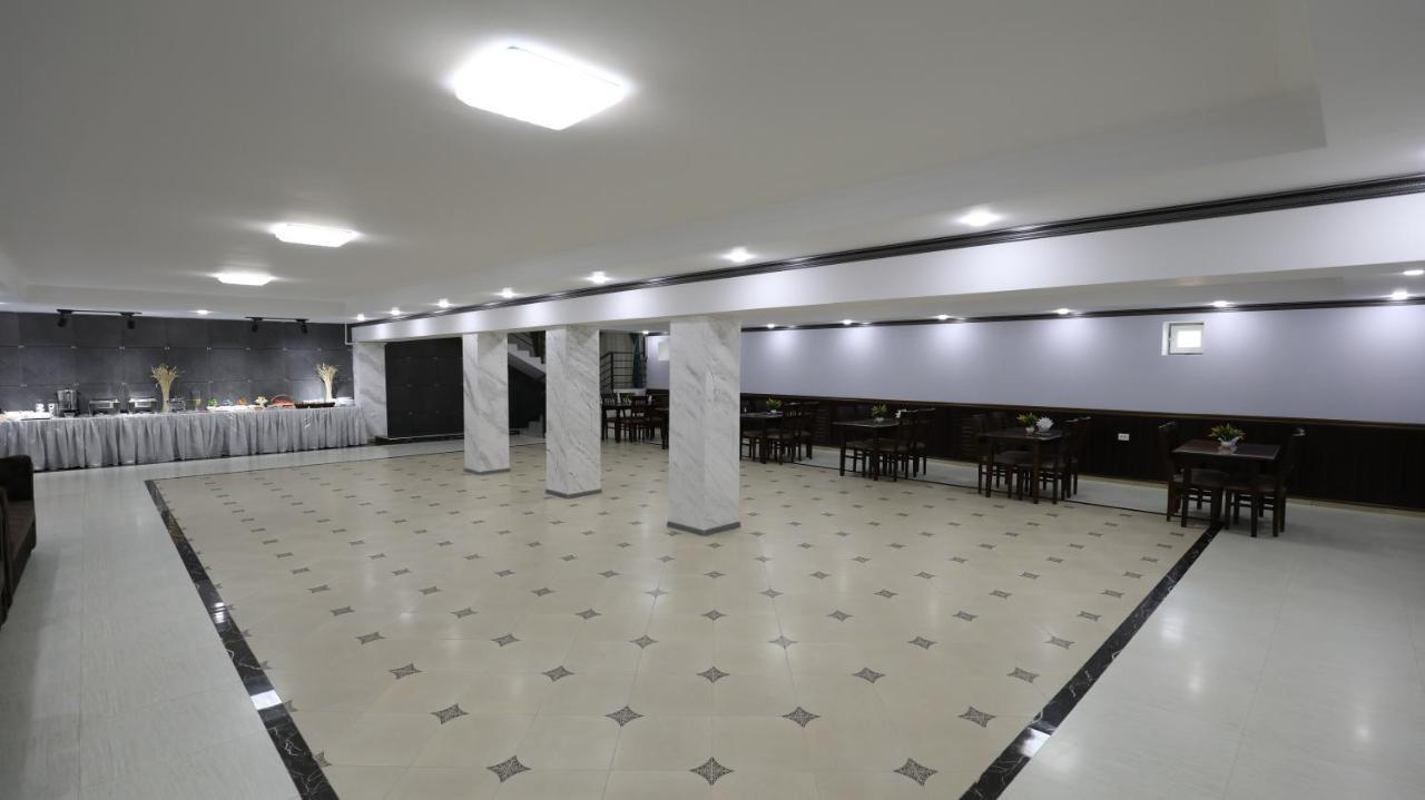 Sharq Hotel Ургенч Екстериор снимка